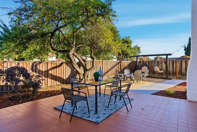 422 Liquidambar Way, Sunnyvale CA: https://media.crmls.org/mediaz/fdc937ff-29a4-48a0-8de5-44880196b5d3.jpg