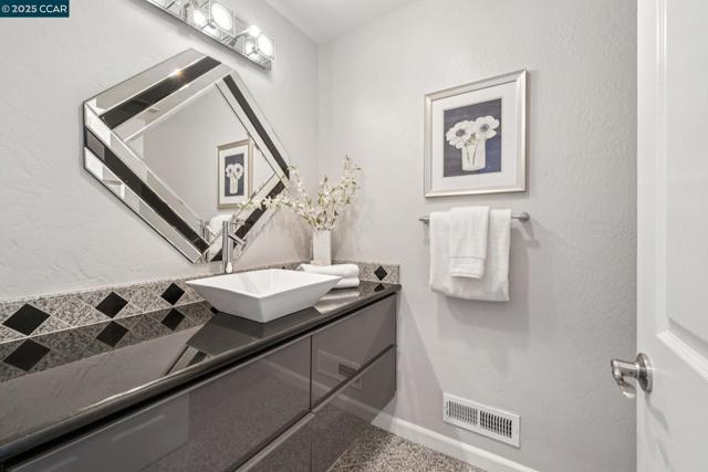 3245 Newport Court, Walnut Creek CA: https://media.crmls.org/mediaz/fdc965cf-106c-43c0-8e9e-373a2e82f3b1.jpg