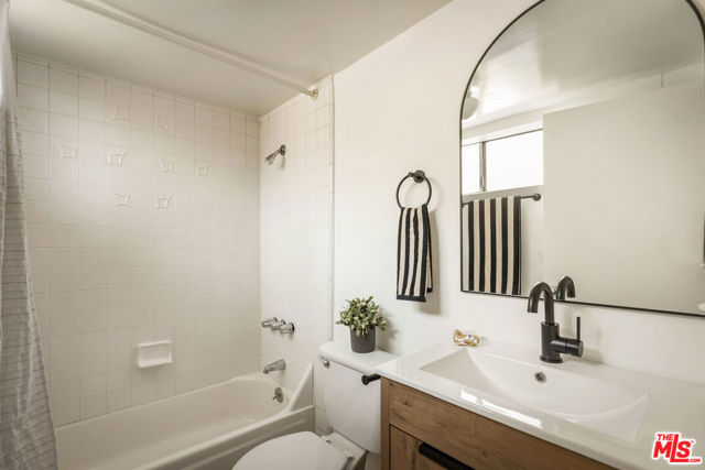 1943 Coolidge Avenue, Altadena CA: https://media.crmls.org/mediaz/fdc98dac-6182-46be-a12d-0bc79fe63cd3.jpg