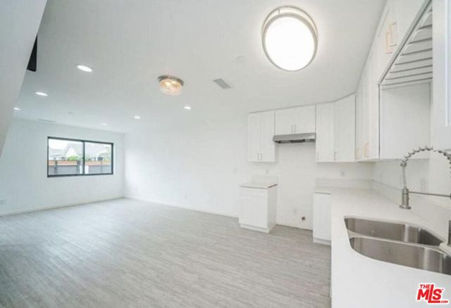 4110 1/2 S Normandie Avenue, Los Angeles CA: https://media.crmls.org/mediaz/fdca2c01-500a-4b31-b46a-a54b29fa3e7a.jpg