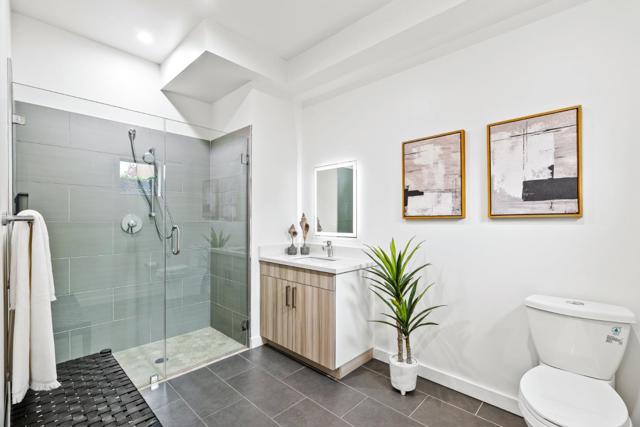 916 Woodside Road, Redwood City CA: https://media.crmls.org/mediaz/fdca5410-1b56-4063-9358-736fb975954b.jpg