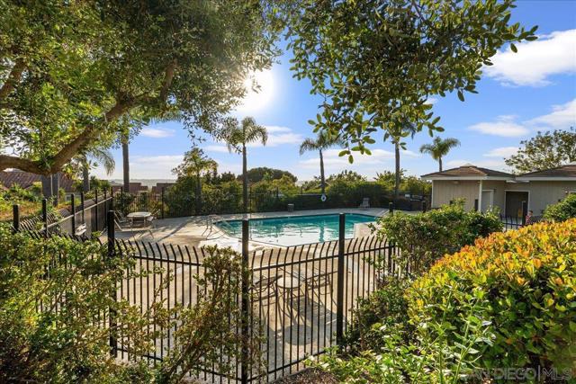 721 Buena Tierra Way, Oceanside CA: https://media.crmls.org/mediaz/fdcb8045-1d11-4736-ba08-aedc783e334a.jpg
