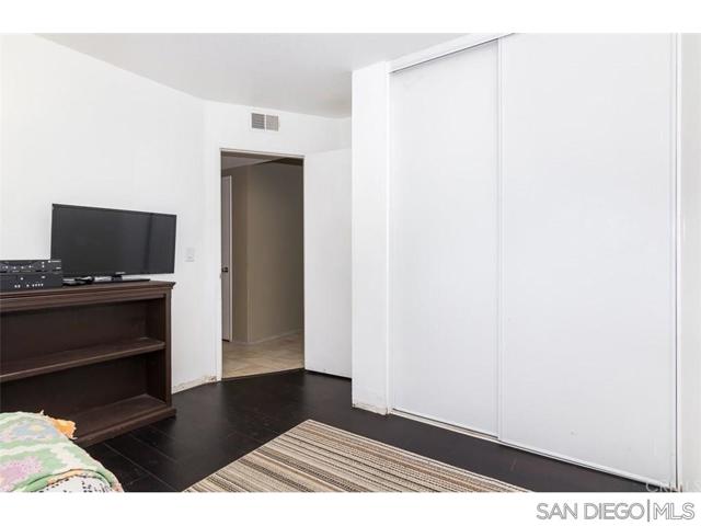30478 Sierra Madre Drive, Temecula CA: https://media.crmls.org/mediaz/fdcbb4ef-c714-41f3-b05f-ce34e657f804.jpg