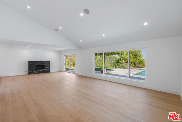 4344 Gayle Drive, Tarzana CA: https://media.crmls.org/mediaz/fdcbc530-0e42-4c84-b845-2e05079d0e66.jpg