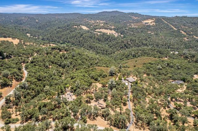3748 Baldwin Drive, Placerville CA: https://media.crmls.org/mediaz/fdcbdc34-d044-4532-9cd7-437bc0233b41.jpg