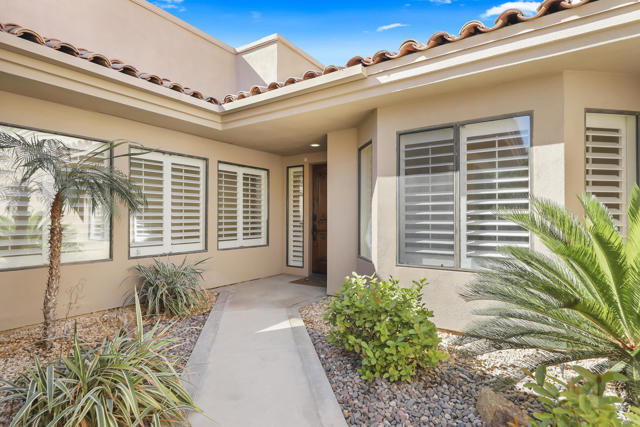 54801 Inverness Way, La Quinta CA: https://media.crmls.org/mediaz/fdcbeb56-1abf-47b8-8d17-9381fc205de8.jpg