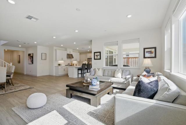 7081 Kirigin Way, Gilroy CA: https://media.crmls.org/mediaz/fdcc01ba-6563-432a-9875-2736fcd638d3.jpg