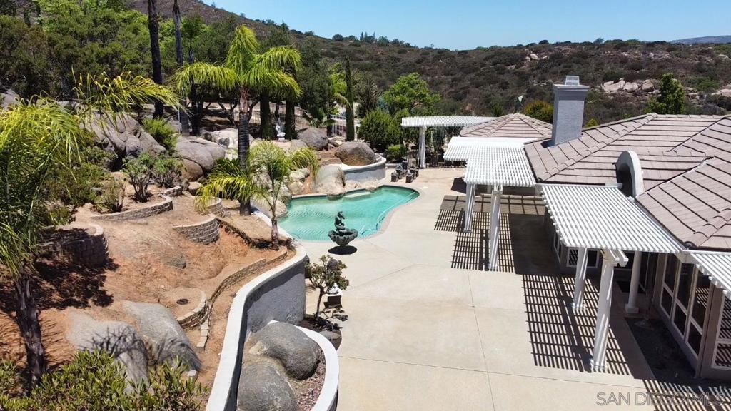 MLS #250034393SD img 3