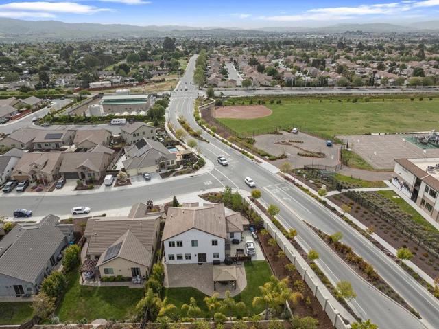 1515 Sunflower Drive, Hollister CA: https://media.crmls.org/mediaz/fdcc53a7-d27b-4544-ab6b-01f56e6713be.jpg
