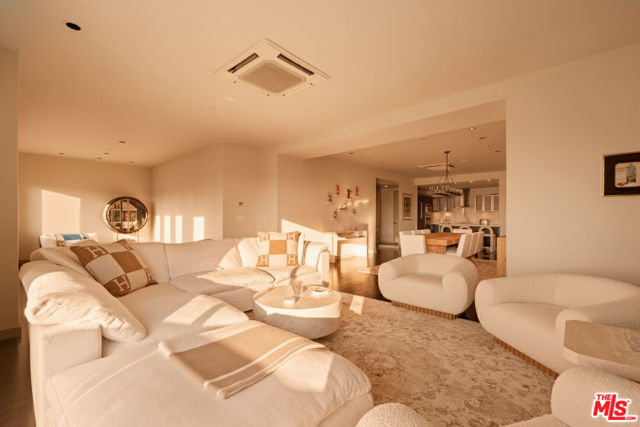 928 N Croft Avenue, Los Angeles CA: https://media.crmls.org/mediaz/fdcc8b3d-830a-4ecf-83ad-30ca30136845.jpg