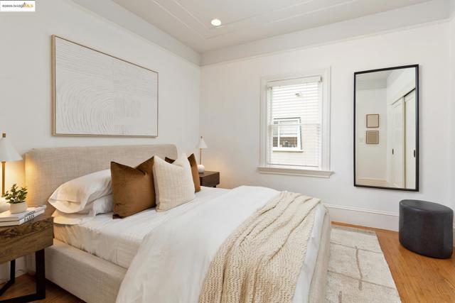479 41st St, Oakland CA: https://media.crmls.org/mediaz/fdcccf8c-a53b-4cea-893b-dfe609c995ca.jpg