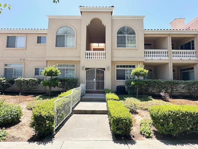 1114 S Winchester Boulevard, San Jose CA: https://media.crmls.org/mediaz/fdccf9a9-55bf-4d54-af69-bf78cac8d88d.jpg