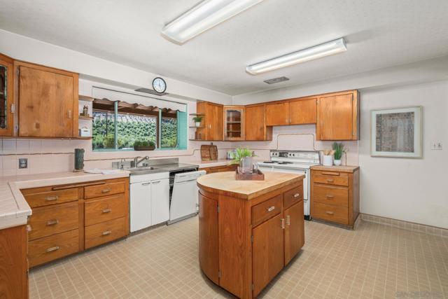 Image 13 of 53 For 2652 Mountain View Dr
