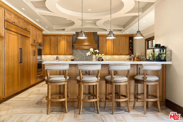 2468 Coldwater Canyon Drive, Beverly Hills CA: https://media.crmls.org/mediaz/fdcd4949-a2a1-4e7b-8a4b-4fc0f4000a0b.jpg
