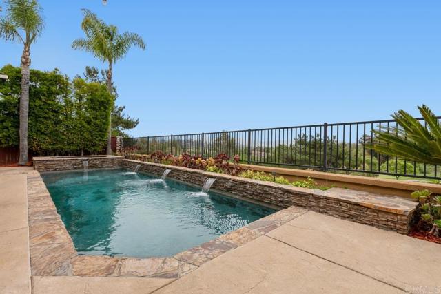 320 Crownview Ct, San Marcos CA: https://media.crmls.org/mediaz/fdcd8f15-f568-4144-8965-178fe71b71d1.jpg