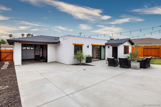 2146 Foster St, Oceanside CA: https://media.crmls.org/mediaz/fdcdad44-83c7-42b7-ab51-fdb13466160f.jpg