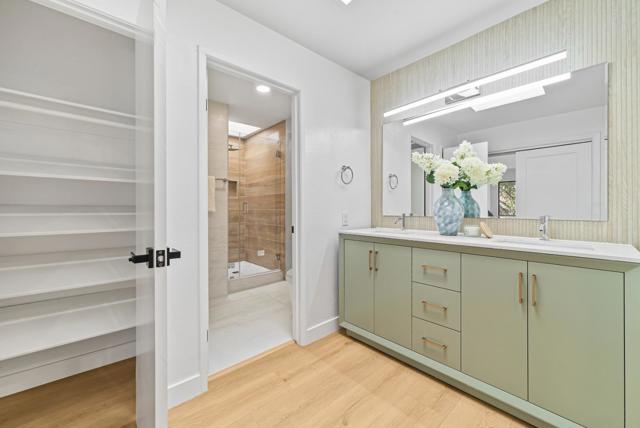 536 Sand Hill Circle, Menlo Park CA: https://media.crmls.org/mediaz/fdcdbf58-2929-46de-91b5-355a1737c33e.jpg
