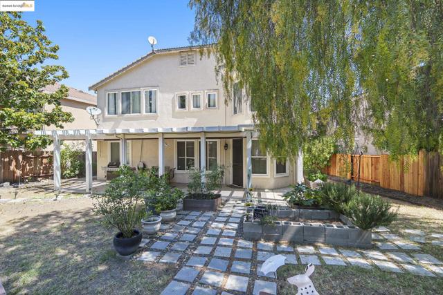 2532 Crystal Way, Antioch CA: https://media.crmls.org/mediaz/fdce9330-a4fb-4925-81f8-c62827ca34f7.jpg