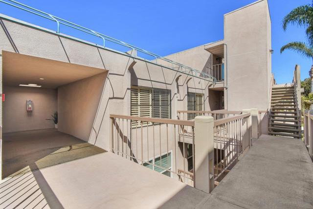 2348 La Costa Ave, Carlsbad CA: https://media.crmls.org/mediaz/fdcf29d3-1aaa-43a9-9611-b09998957b5e.jpg