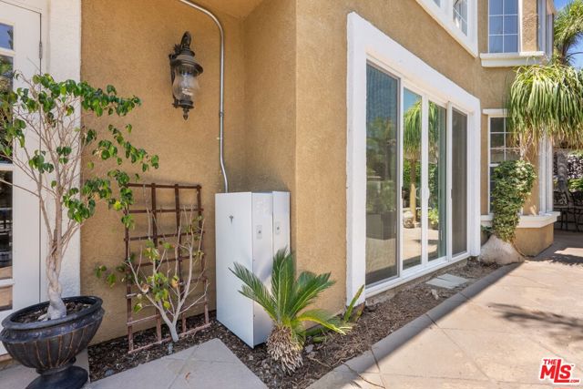 638 Oak Tree Court, Simi Valley CA: https://media.crmls.org/mediaz/fdcf521a-3243-4ed9-aa43-69229b2a48a9.jpg