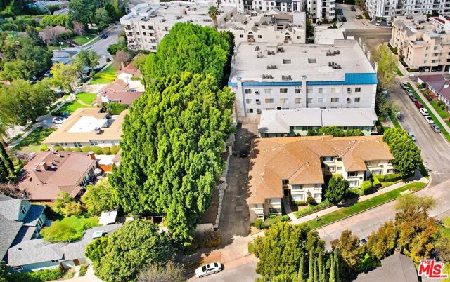 4321 Saugus Avenue, Sherman Oaks CA: https://media.crmls.org/mediaz/fdcf615d-3a57-4d92-b63a-68b0d19b01af.jpg
