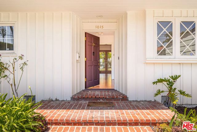 1015 San Vicente Boulevard photo 3