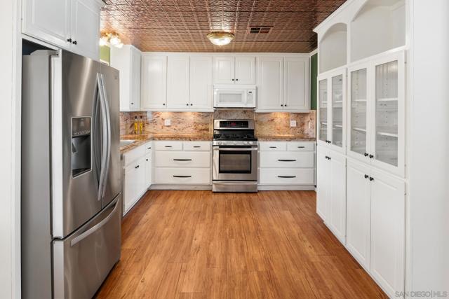 2700 Valley Parkway, Escondido CA: https://media.crmls.org/mediaz/fdcf979a-bc6a-4109-a082-41a11bb980f7.jpg
