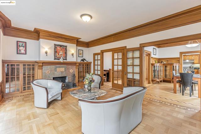 2033 Clement St, San Francisco CA: https://media.crmls.org/mediaz/fdcfe8a6-bade-4df9-9cdb-3074217355de.jpg