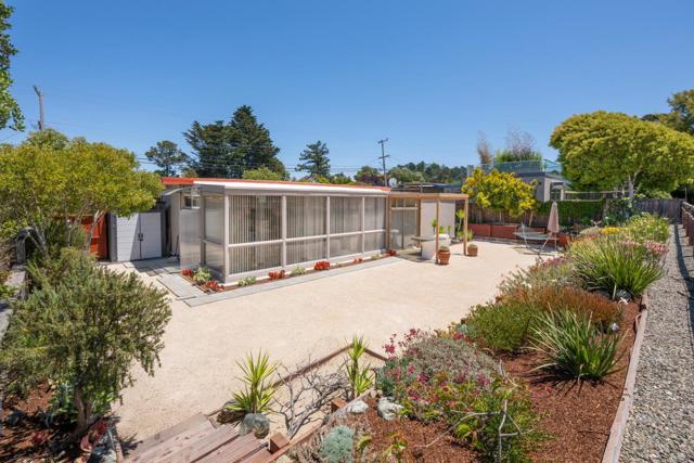 1652 Lexington Avenue, San Mateo CA: https://media.crmls.org/mediaz/fdd000aa-33c0-47e2-b729-b3c6b15e227e.jpg