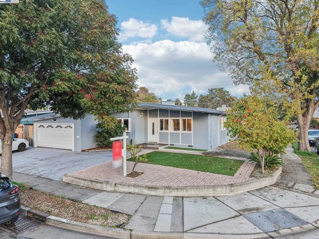 24282 Willimet Way, Hayward CA: https://media.crmls.org/mediaz/fdd02c18-0e25-423f-bacf-0b8ab18b5591.jpg