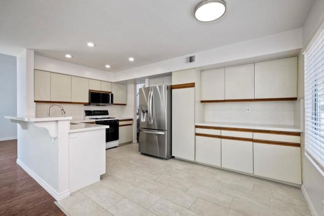 1723 Calle Platico, Oceanside CA: https://media.crmls.org/mediaz/fdd067ee-89d3-44c3-8502-c017c99a3e4b.jpg