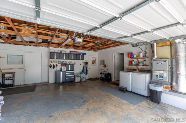 1339 Windsong Ln, Escondido CA: https://media.crmls.org/mediaz/fdd11ff3-a95d-40dd-97ac-30c5964d55b2.jpg