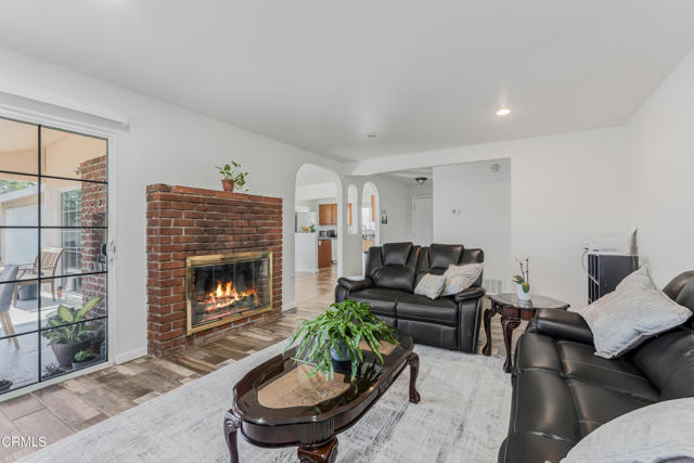 543 E Avenue J1, Lancaster CA: https://media.crmls.org/mediaz/fdd15b38-0614-46c5-ae07-96fd5b1551d7.jpg