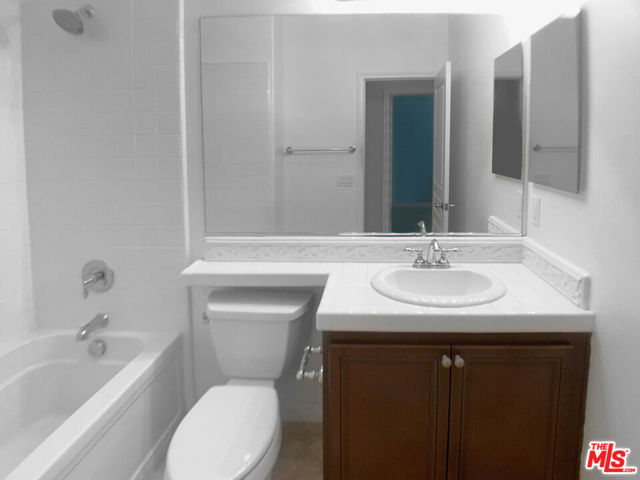 18944 Northern Dancer Lane, Yorba Linda CA: https://media.crmls.org/mediaz/fdd180b1-e070-46f5-9291-19e1ae110514.jpg