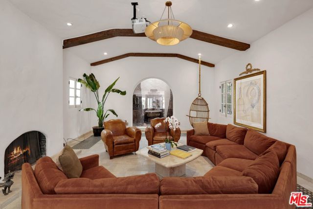 902 S Highland Avenue, Los Angeles CA: https://media.crmls.org/mediaz/fdd1cc53-e620-465e-a238-b71be3710941.jpg