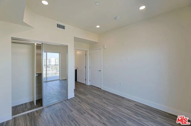 1037 Dewey Avenue, Los Angeles CA: https://media.crmls.org/mediaz/fdd240c8-f5aa-408d-b716-7c7038415f2b.jpg