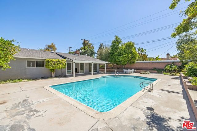 23414 Dolorosa Street, Woodland Hills CA: https://media.crmls.org/mediaz/fdd2e73d-0447-44a9-a220-8ec19afebc43.jpg