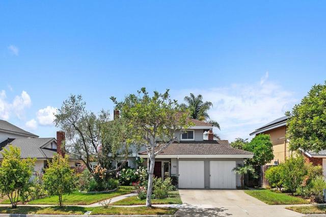 5448 Noah Way, San Diego CA: https://media.crmls.org/mediaz/fdd30930-0dcf-48b6-8cd2-cc9035644683.jpg