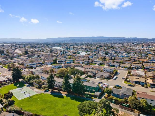 1045 Grebe Street, Foster City CA: https://media.crmls.org/mediaz/fdd357aa-2eaf-46a9-a145-9be2d0a0d476.jpg