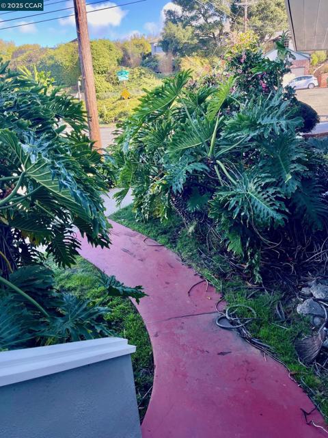 3530 Clinton Ave, Richmond CA: https://media.crmls.org/mediaz/fdd37ec4-b9bf-46cd-bf87-33619e9995ad.jpg