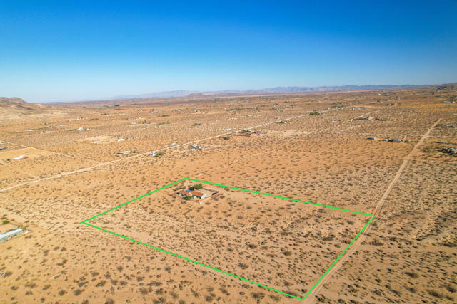 55540 Shannon Road, Landers CA: https://media.crmls.org/mediaz/fdd3c57c-670c-4ce5-86bc-8baefbf6b3f3.jpg