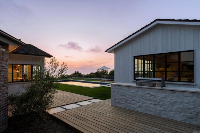 6260 Waverly Avenue, La Jolla CA: https://media.crmls.org/mediaz/fdd43f17-07cc-4f7f-b6dc-a5f018364303.jpg
