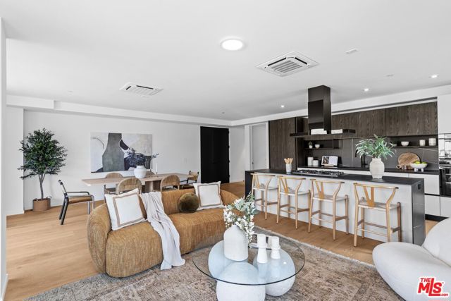 1618 Hilts Avenue, Los Angeles CA: https://media.crmls.org/mediaz/fdd443f4-72b9-4524-8c18-62281397d5a4.jpg