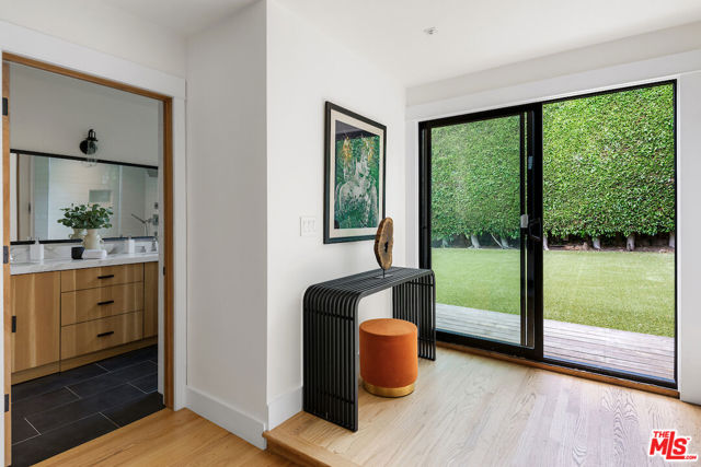 5319 West Boulevard, Los Angeles CA: https://media.crmls.org/mediaz/fdd4db84-6c1f-4162-9e13-de81ab2bf7fd.jpg