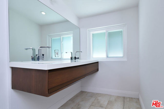 14892 Jadestone Drive, Sherman Oaks CA: https://media.crmls.org/mediaz/fdd548aa-1aef-4c13-ad69-6e9040deae2c.jpg