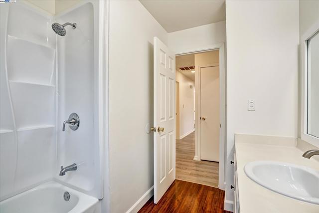 3432 Barmouth Dr, Antioch CA: https://media.crmls.org/mediaz/fdd5af04-4aee-46df-87a7-eec9b9a23305.jpg