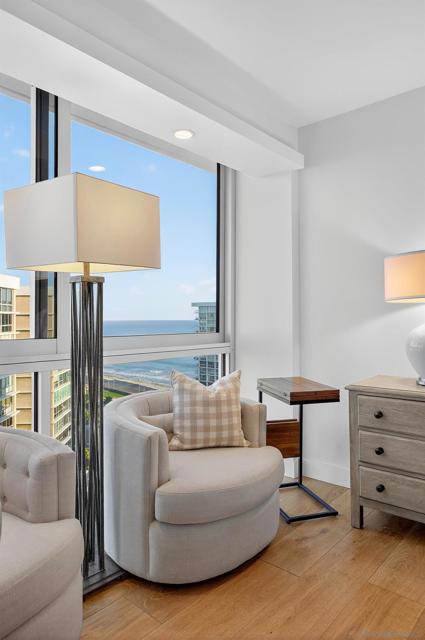 1810 Avenida Del Mundo, Coronado CA: https://media.crmls.org/mediaz/fdd5ef08-fdc1-4448-bd89-d9e4abbc4d6e.jpg