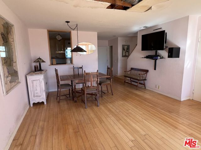 28711 Pacific Coast Highway, Malibu CA: https://media.crmls.org/mediaz/fdd6e0a0-4b53-47e9-9c30-8821cb045eab.jpg