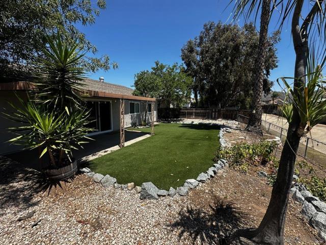 10017 Woodrose Ave, Santee CA: https://media.crmls.org/mediaz/fdd6fd69-d652-4b90-9627-348d87f64a4f.jpg