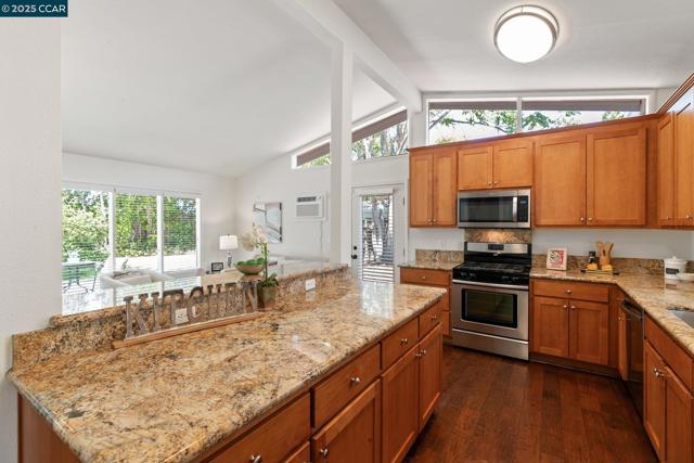 3249 Claudia Dr, Concord CA: https://media.crmls.org/mediaz/fdd82390-0580-4111-b32d-4dd4eb11140a.jpg